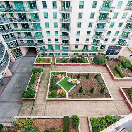 Riverside 2-Bedroom Apartments Londra Esterno foto