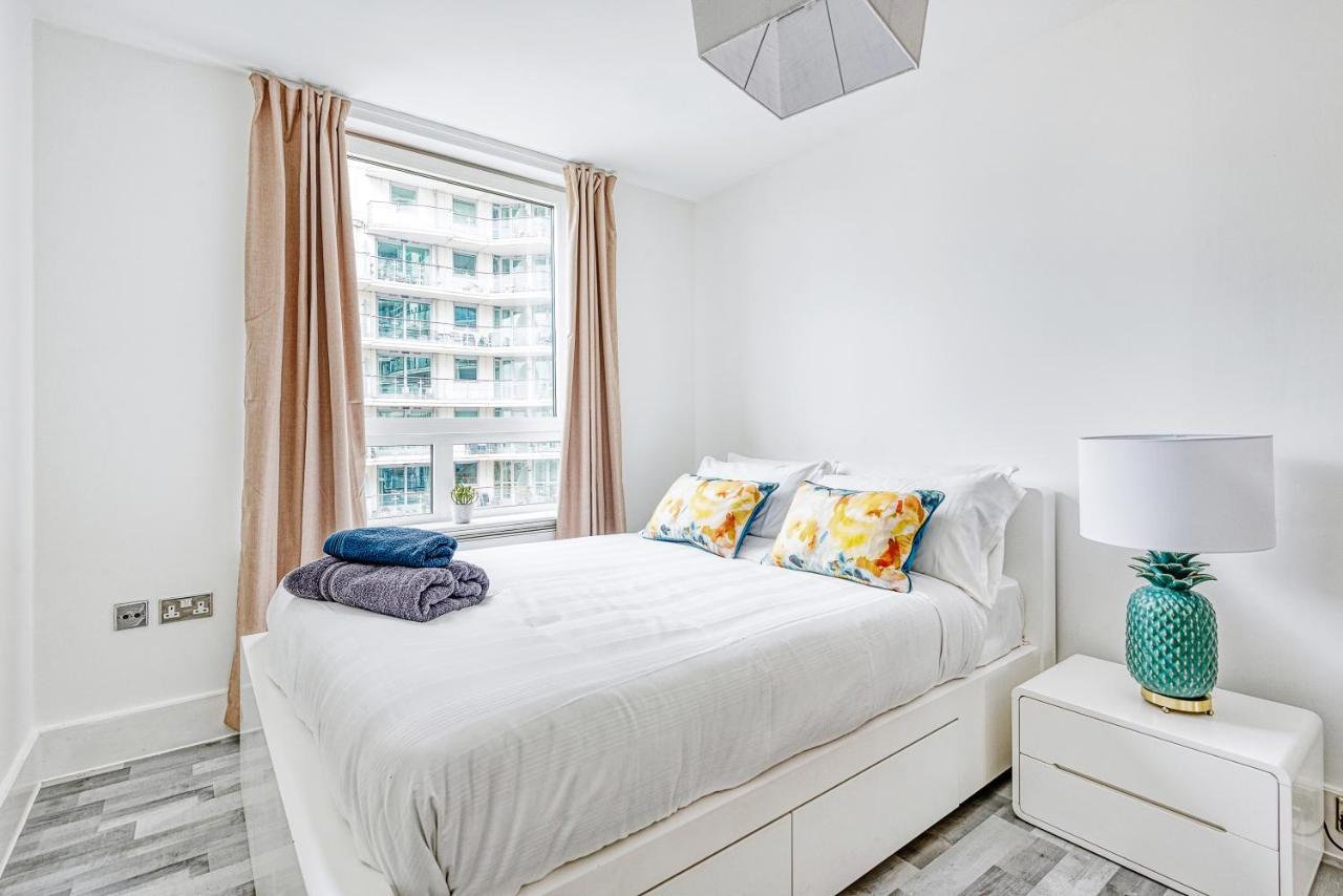 Riverside 2-Bedroom Apartments Londra Esterno foto