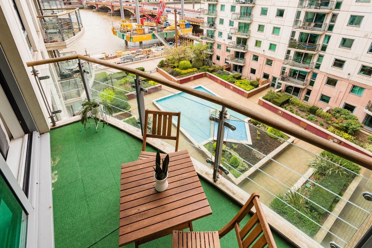 Riverside 2-Bedroom Apartments Londra Esterno foto