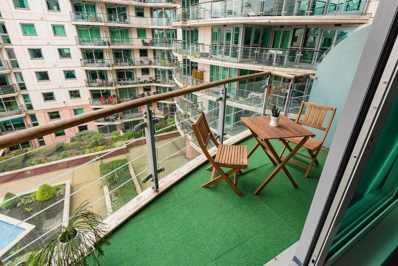 Riverside 2-Bedroom Apartments Londra Esterno foto