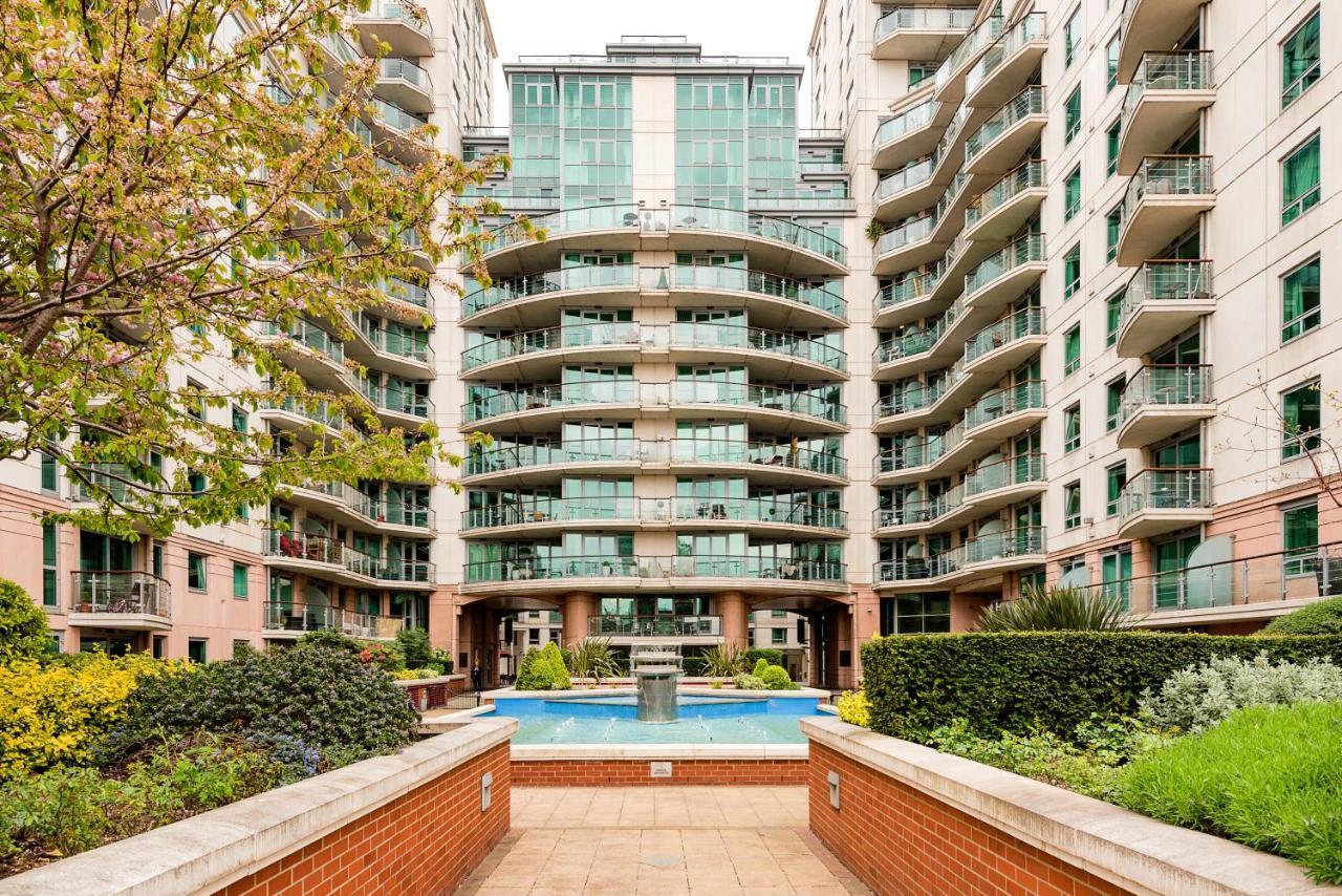 Riverside 2-Bedroom Apartments Londra Esterno foto