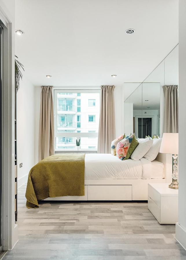 Riverside 2-Bedroom Apartments Londra Esterno foto