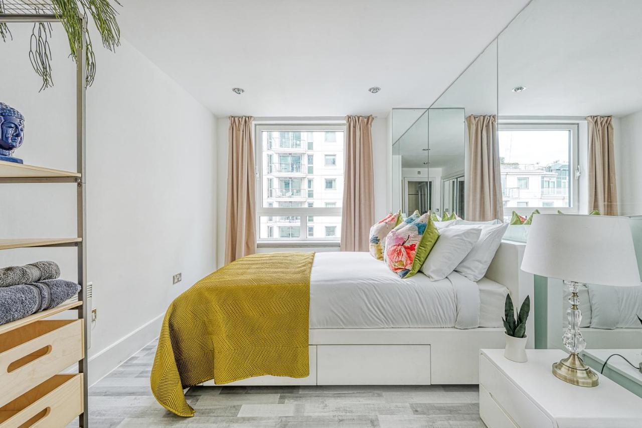 Riverside 2-Bedroom Apartments Londra Esterno foto