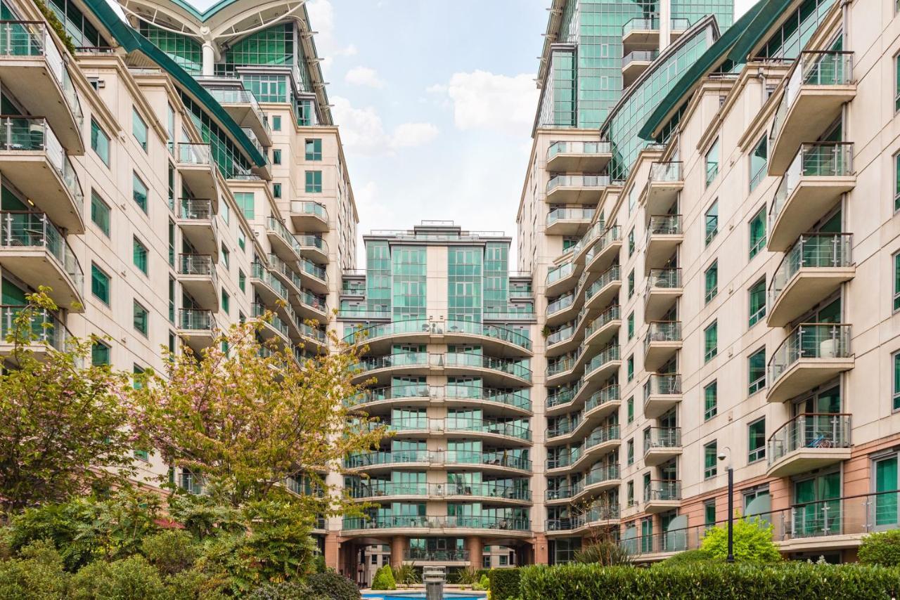 Riverside 2-Bedroom Apartments Londra Esterno foto