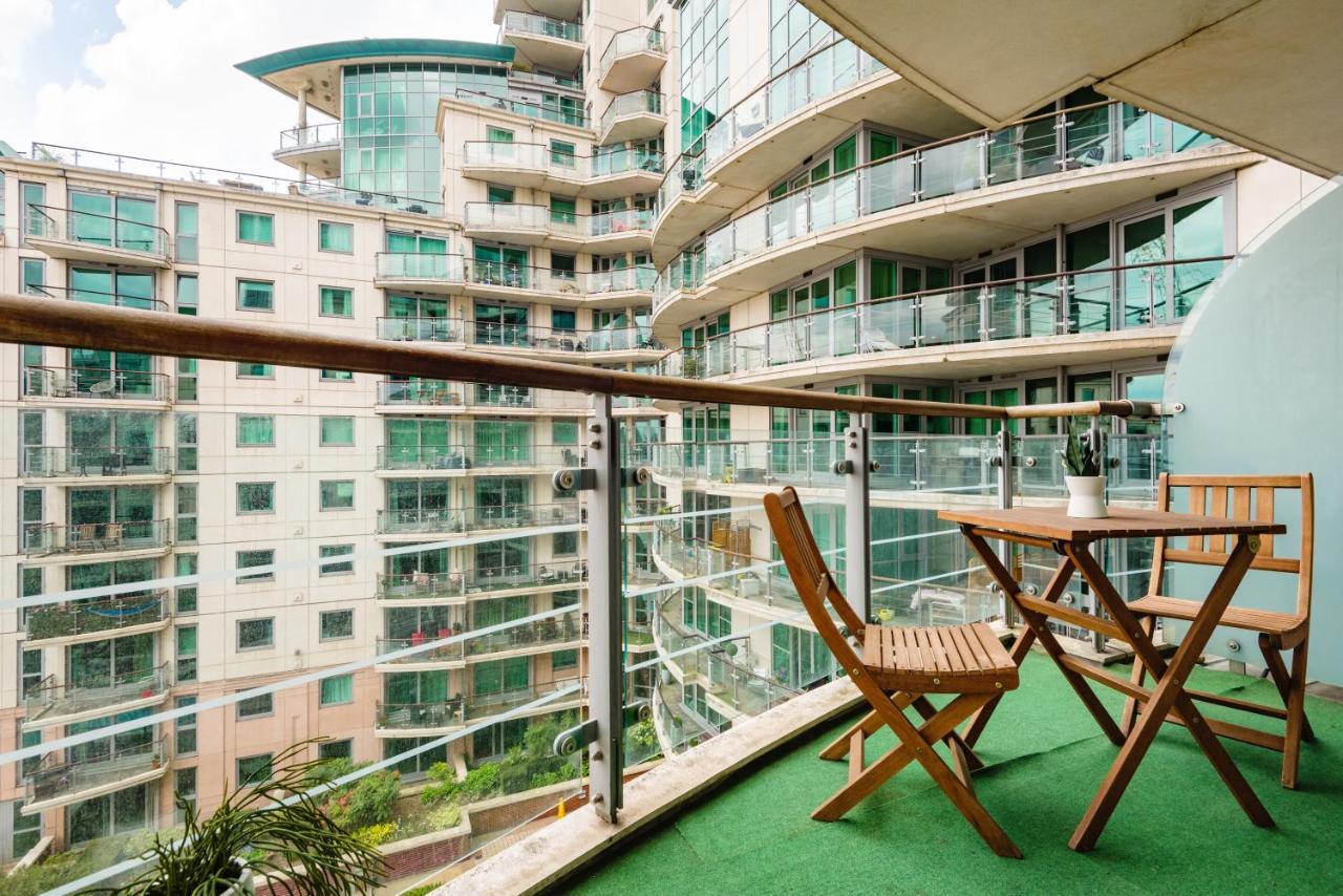 Riverside 2-Bedroom Apartments Londra Esterno foto