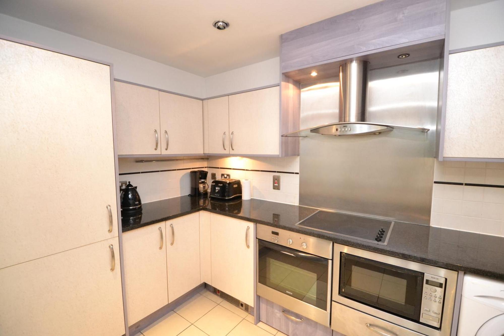 Riverside 2-Bedroom Apartments Londra Esterno foto