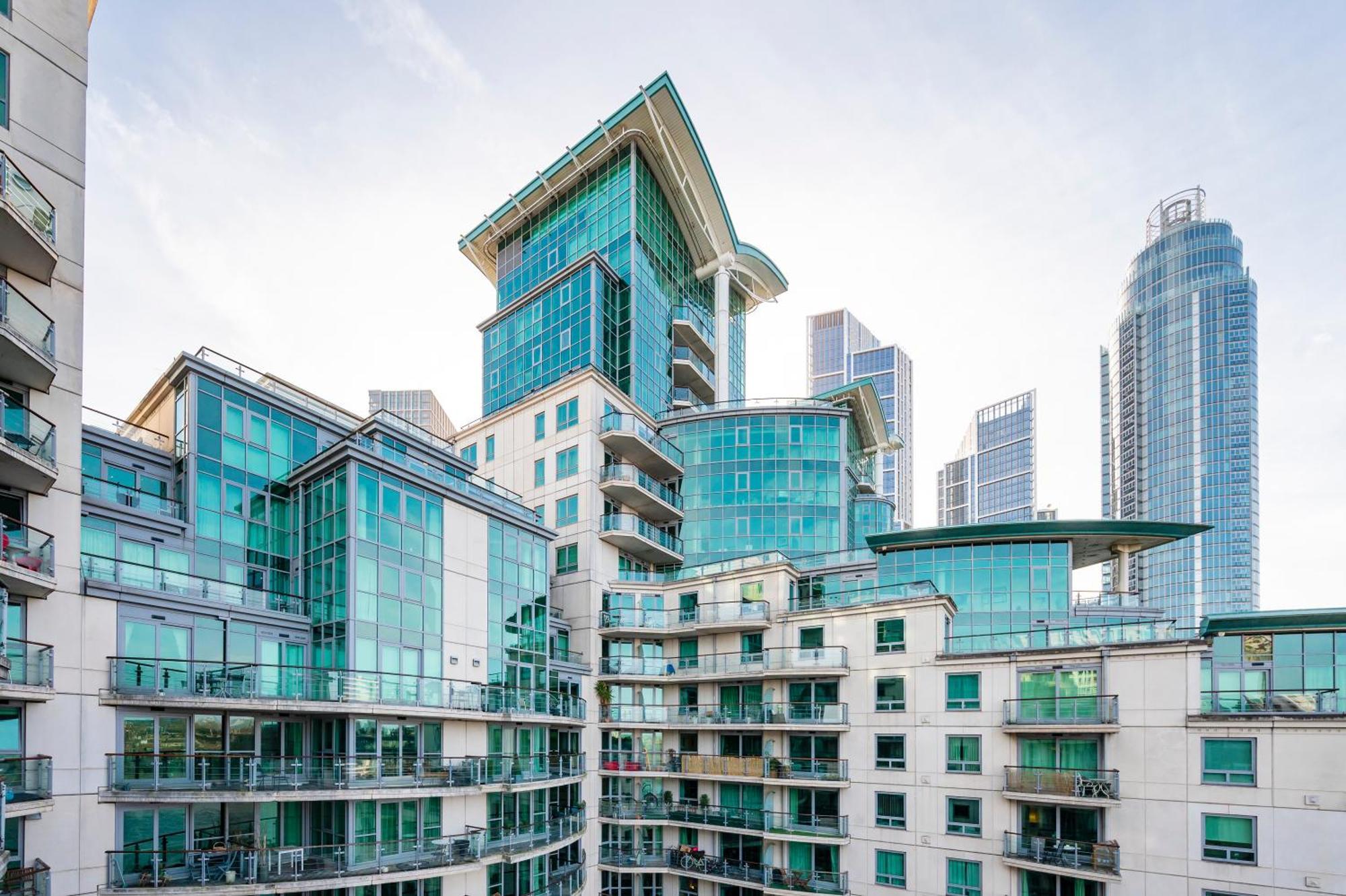 Riverside 2-Bedroom Apartments Londra Esterno foto
