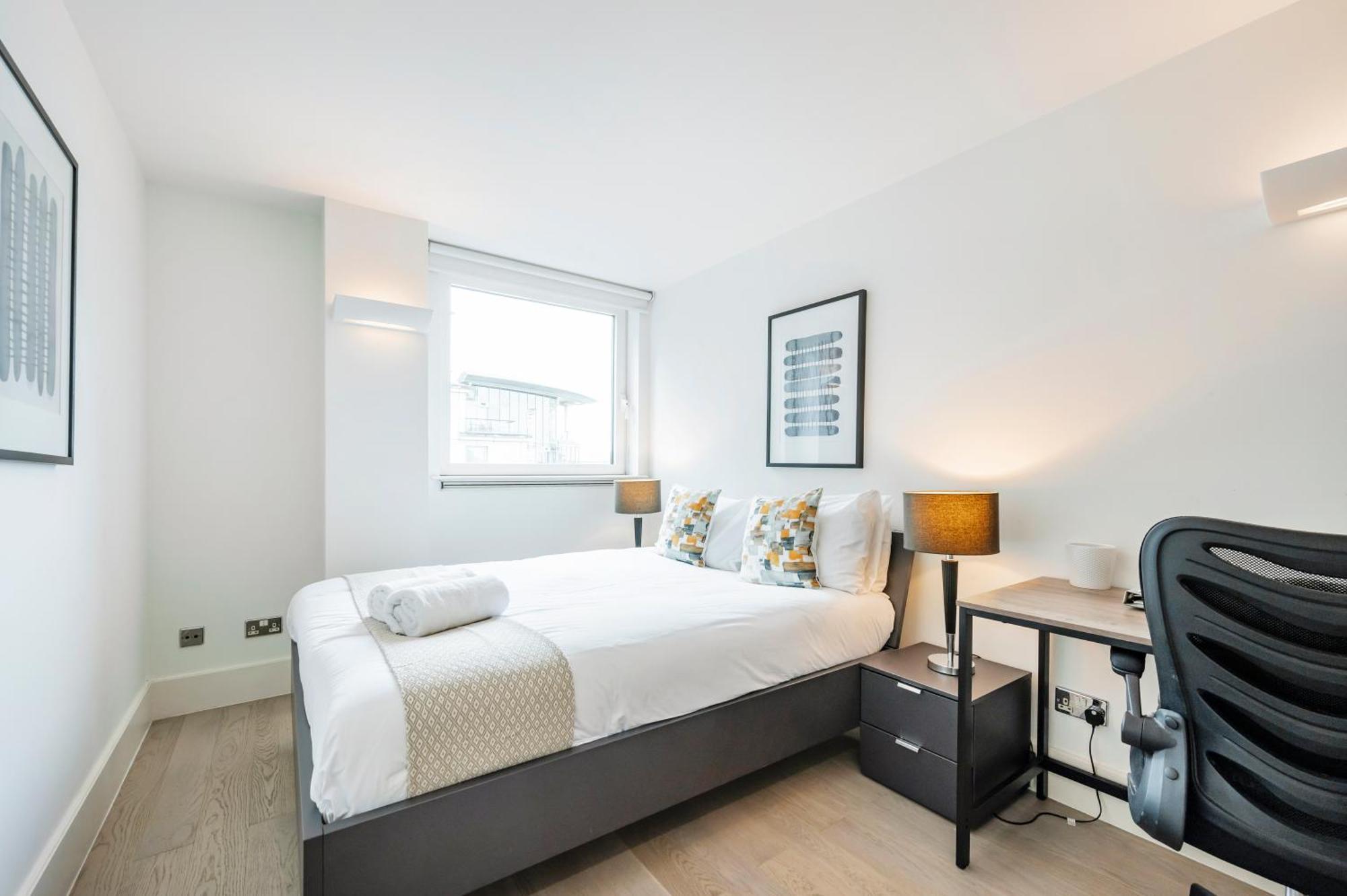 Riverside 2-Bedroom Apartments Londra Esterno foto
