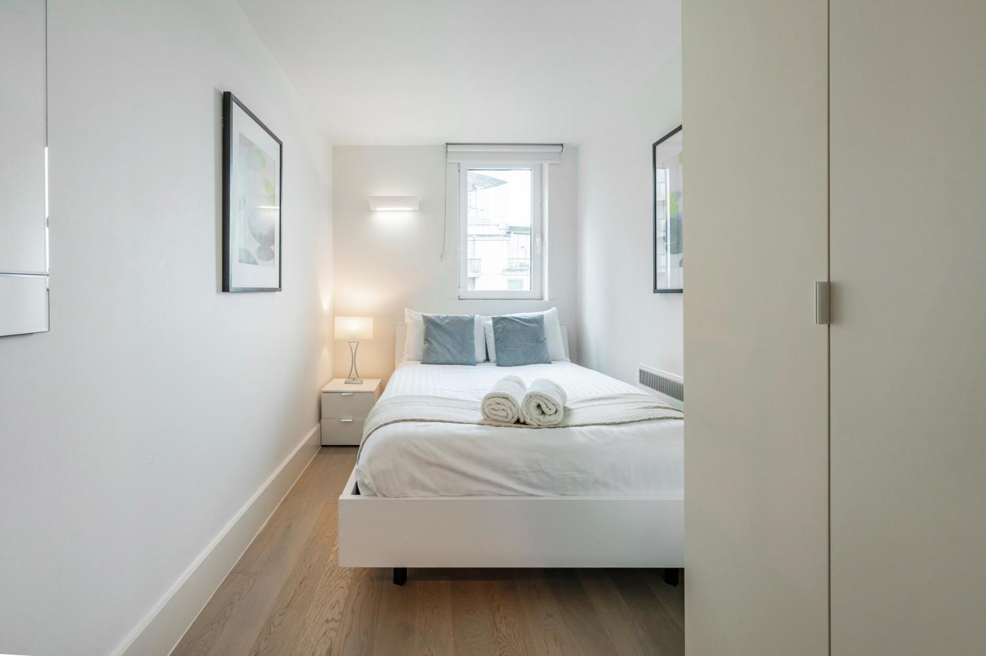 Riverside 2-Bedroom Apartments Londra Esterno foto